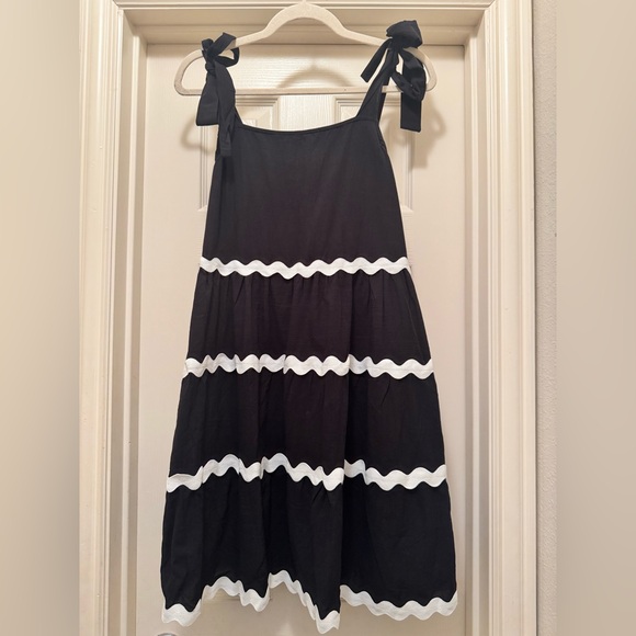 NWT Zesica Black & White Mini Sundress Size Medium - Picture 1 of 9